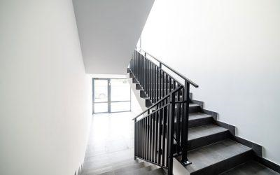 ФАРБУВАННЯ ПАНЕЛЕЙ В КОРИДОРАХ ТА СХОДОВИХ КЛІТКАХ